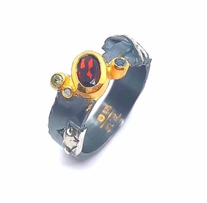 Pierścionek z granatem srebro "Mysterious " | Fröhlich Design