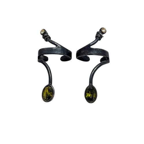 Nausznica z zieloną cyrkonią  DK001 oksydowana Fröhlich Design