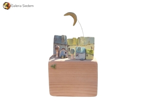 „Pastelowe Miasteczko” – Ceramiczne Domki na Drewnie | AT Ceramica