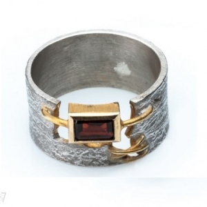 Pierścionek z granatem srebro "Precious bond" | Fröhlich Design