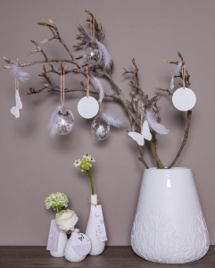 Szklane jajko z piórkiem 3