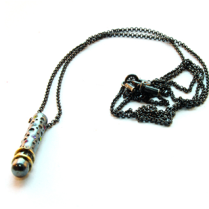 Kette mit dem Anhänger  DZ011a