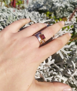 Pierścionek z granatem srebro "Precious bond" | Fröhlich Design