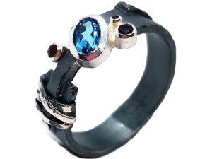 Pierścionek z topazem niebieskim srebro "Mysterious " | Fröhlich Design