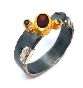 Pierścionek z granatem srebro "Mysterious " | Fröhlich Design