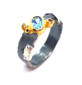 Pierścionek z topazem niebieskim srebro "Mysterious " | Fröhlich Design