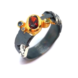 Pierścionek z granatem srebro "Mysterious " | Fröhlich Design