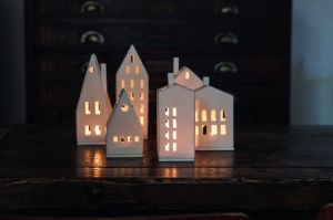 Porcelanowy lampion domek: mały domek