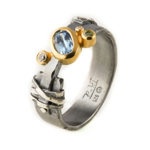 Pierścionek z topazem niebieskim srebro "Mysterious " | Fröhlich Design